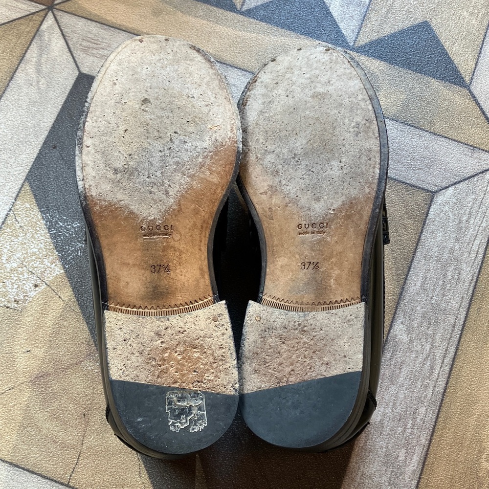 Gucci Black Leather Loafers with Logo Detail - Picture 4 of 6